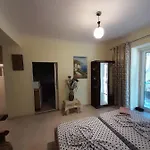 Mona's 3*