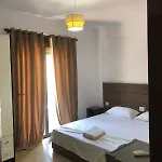 Mona's 3* Saranda