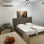 Mona's 3* Sarandë
