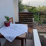 Mona's ゲストハウス Sarandë