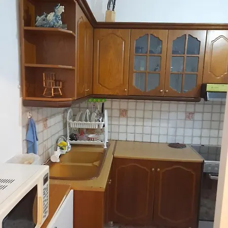 Mona's 3* Sarandë