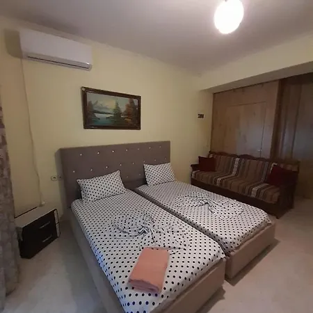 Mona's Gæstehus Sarandë