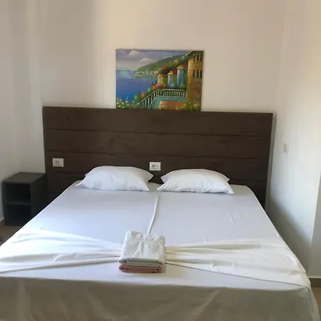 Mona's Gæstehus 3*