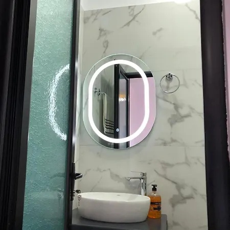 Mona's 3* Sarandë