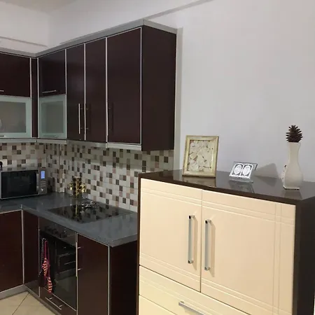 Mona's 3* Sarandë