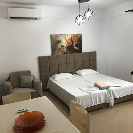Mona's 3* Sarandë