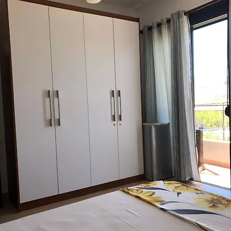 Mona's 3* Sarandë