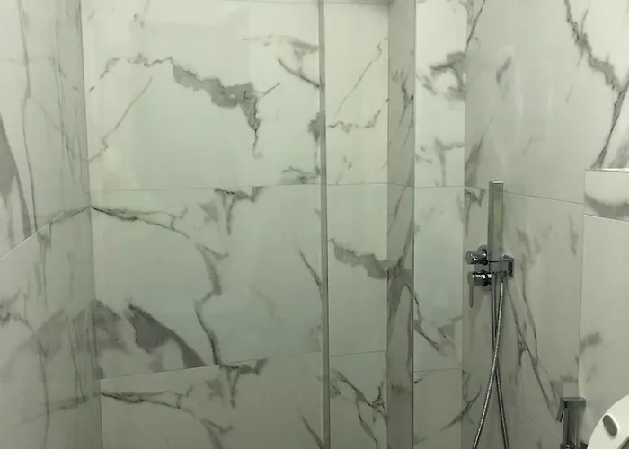 Mona's Gasthof Sarandë