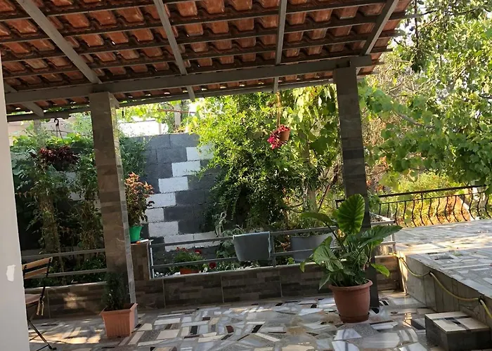Mona's 3* ساراندا