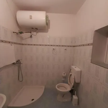 Mona's Guest house 3*