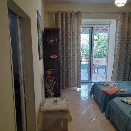Mona's Guest house
