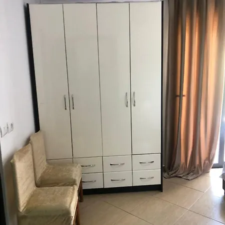 Guest house Mona's 3*