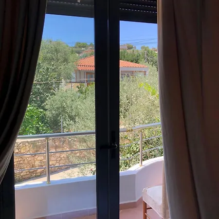 Guest house Mona's *