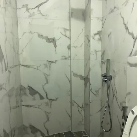 Mona's Guest house Sarande