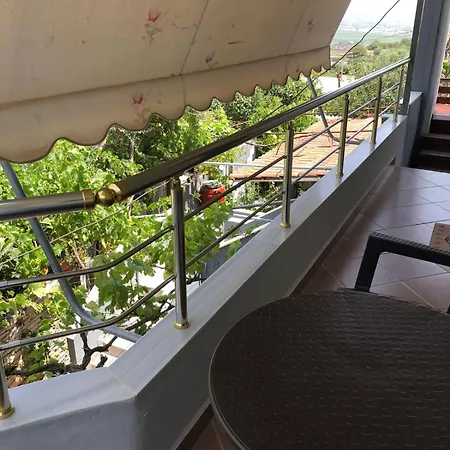Mona's Guest house