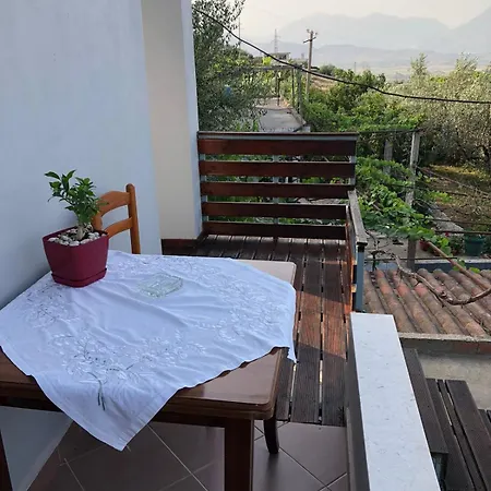 Mona's Guest house Sarande