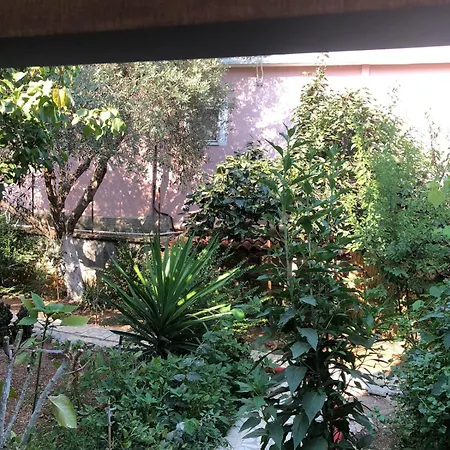 Guest house Mona's Sarande