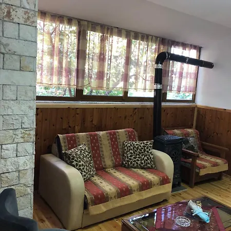 Guest house Mona's 3*