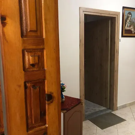 Mona's Guest house
