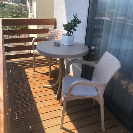 Mona's Guest house