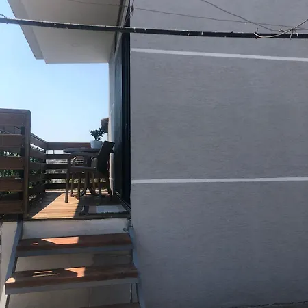 Mona's Guest house *