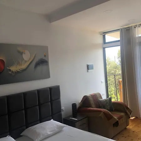 Mona's Guest house